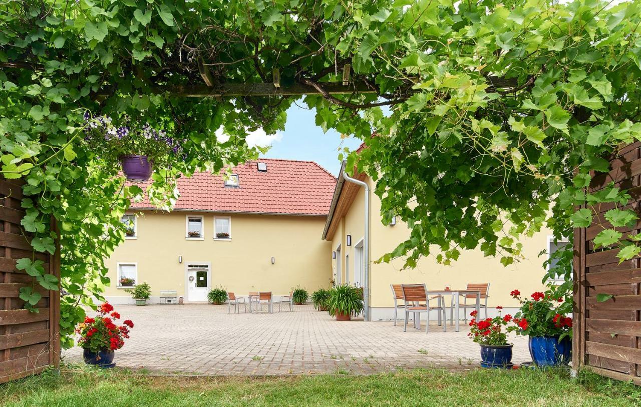 Bei Meyers Schlafen & Feiern Hotel Bohlen  Bagian luar foto